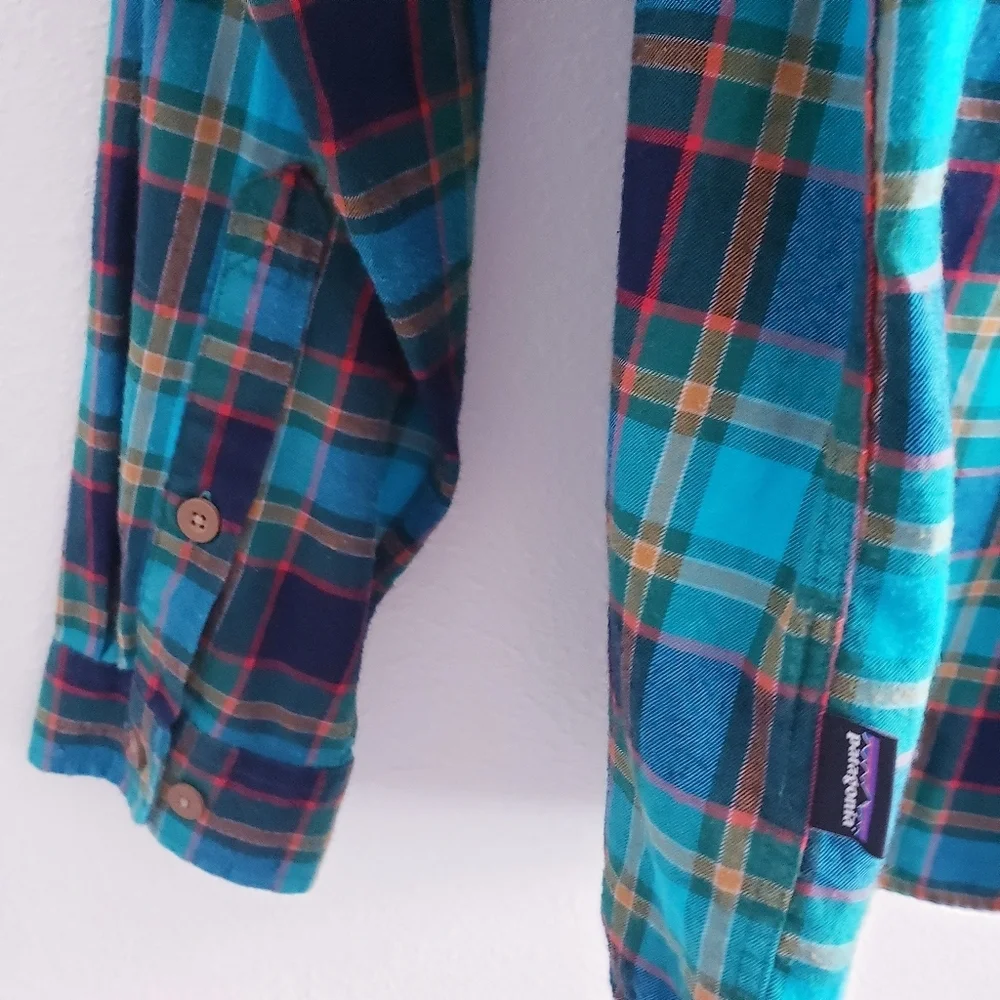 Patagonia Plaid Long Sleeve Button Down Top